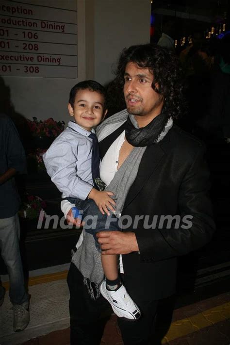 Sonu Nigam with his son at BIG STAR IMA Awards Photo