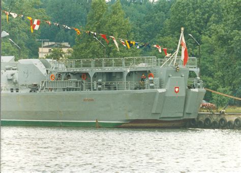 БПК пр.61, 61М, 61МП, 61Э, 01090, типа "КОМСОМОЛЕЦ УКРАИНЫ" (1/86 ...