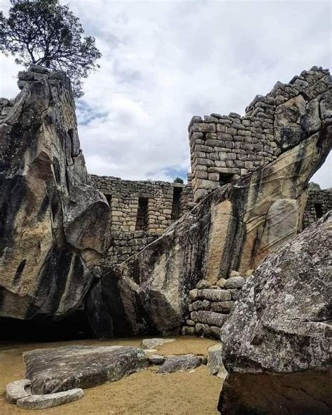 Templo del Cóndor Machu Picchu Machu picchu peru Inca Natural