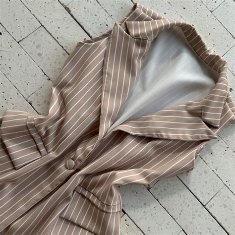 CONJUNTO PREMIUM LISTRADO TRÊS PEÇAS NUDE Dondoca Moda Feminina