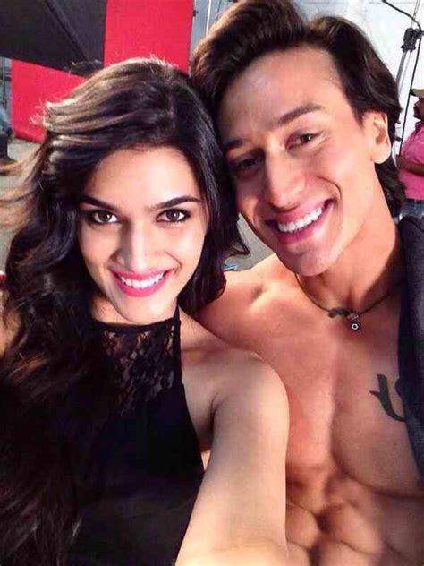 Kriti Sanon And Tiger Shroff 600x800 Wallpaper Teahub Io