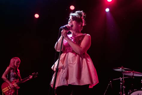 Photo Review Bikini Kill Live At Paramount Theatre Mxdwn Music