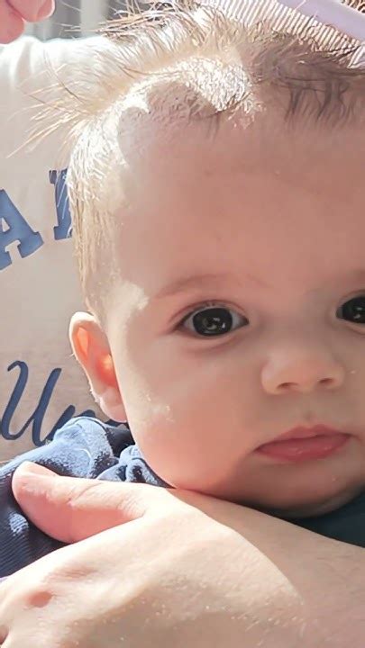 Освобождаем малыша от молочных корочек #подпишись #молочныекорочки # ...