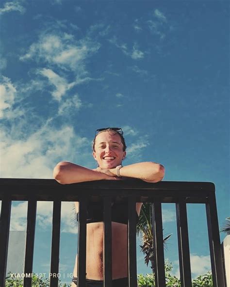 Mu Ni Ta Karaibskim S O Cem Iga Wi Tek Pozuje W Bikini Zdj Cia Pudelek