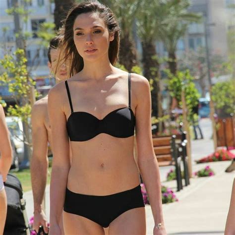 Wonder Woman Gal Gadot Sexy Bikini