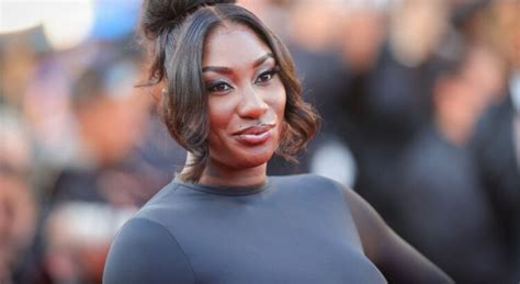 Aya Nakamura Incendiaire Barbie En Bikini Rose Elle Affole La Toile En Affichant Ses Courbes