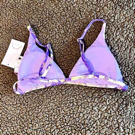 Dippin Daisys Playa Bikini Top In Hibiscus Depop