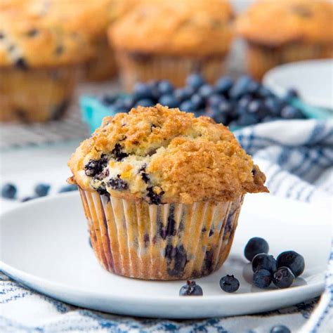 Blueberry Muffins With Streusel Topping The Flavor Bender