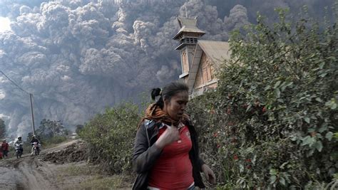 Spectaculaire Ruption Volcanique En Indon Sie Au Moins Morts