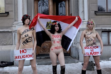 Naked Protest Against Egypt S Morsi And Sharia Law Solve Israel S Problems