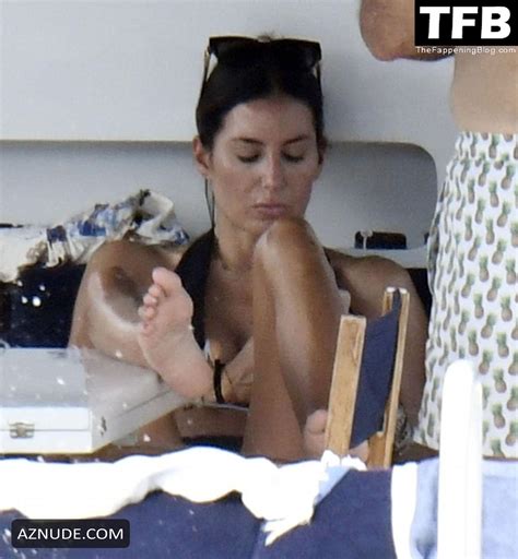 Elisabetta Gregoraci Sexy Seen Flaunting Her Hot Bikini Body At The Beach In Sardinia Aznude