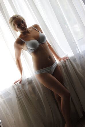 Hot Girl Untitled Amateur First Time Posing Porn Pic