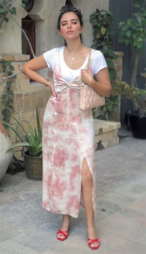 8 Hot Sexy Azza Zarour Bikini Pics