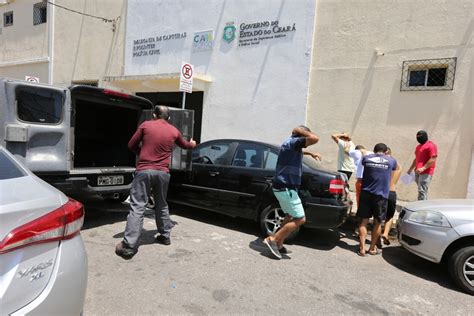 Policiais apadrinhavam traficantes e distribuíam drogas e armas