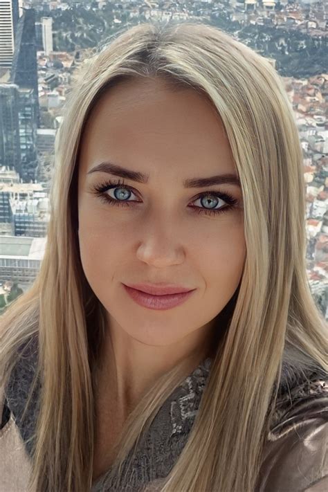 Charming Valentina Y O From Valencia With Blonde Hair Id Ladadate