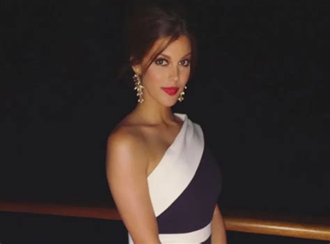 Iris Mittenaere En Pleine Convalescence Elle Continue D Affoler La Toile En Bikini Public