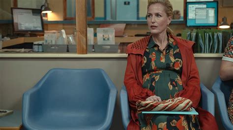 Dans Sex Education Jean Milburn Face La Stigmatisation Sur Les Grossesses Tardives