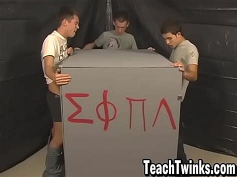 Newcomer Nevin Scott Sucks Big Dicks To Enter Fraternity XVIDEOS