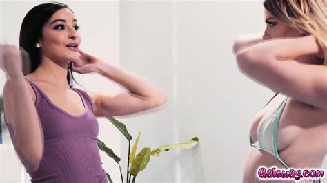 CHEEKY Emily Willis And Leah Lee Cant Wait To FUCK