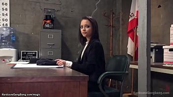 Agente de ébano dp follado en la cárcel XVIDEOS