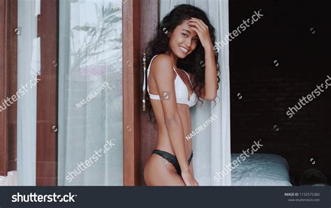 Photo De Stock Belle Femme Sexy En Lingerie Posant 1132575380 Shutterstock