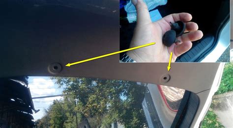 Вылетают резиновые заглушки из обшивки двери багажника — Lada Гранта ...