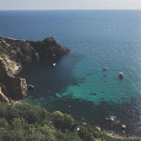 Хостел Артбухта Севастополь - Осень завоевывает Крым! 🍂А это значит ...