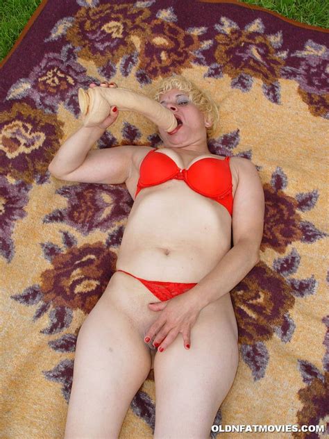 Thick Woman Swallows And Fucks A Big Dildo Outdoors Photos