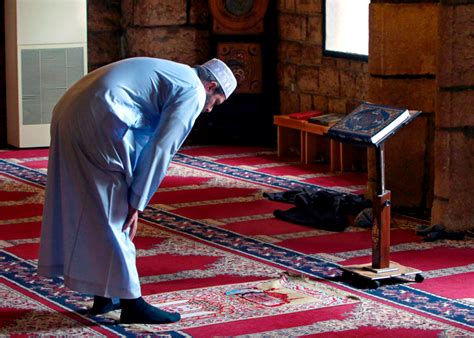Фото Где Стоят Люди И Делают Намаз – Telegraph