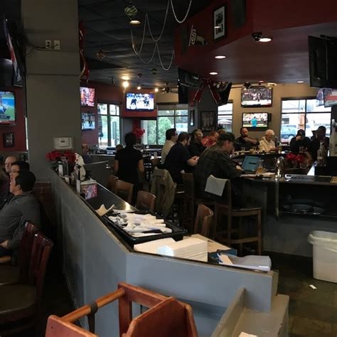 Oggis Sports Brewhouse Pizza Del Mar Beer Maverick