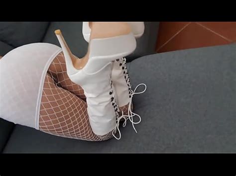 MILF Con Un Corpo Perfetto Si Mostra Con Tacchi E Collant XVIDEOS