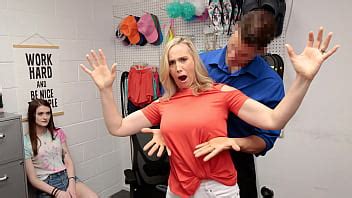 Madrastra Vino A Salvar A Su Hijastra Del Caso De Robo En Una Tienda Pervcop Xvideos