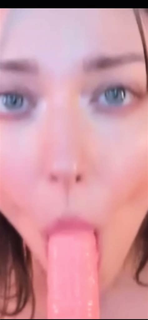 Uwuxo Webcam Dildo Blowjob