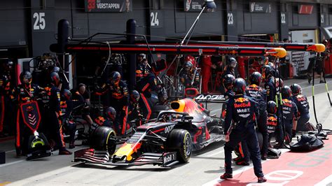 A toda velocidad Red Bull hizo la parada de boxes más rápida en la