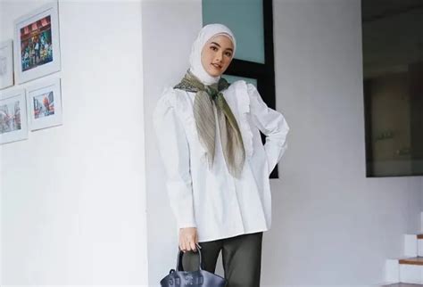 Ootd Baju Putih Celana Hitam Hijab 5 Inspirasi Tampil Modis