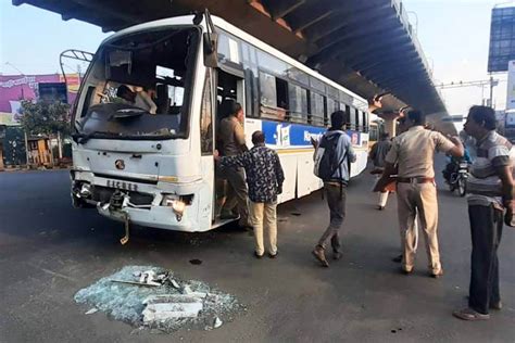 Three Vehicles Collide Together At Chatrapati Square The Live Nagpur