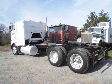Peterbilt 362 1987 Sleeper Semi Trucks