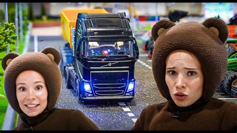 Маленькая Вера - Медведь играет в машинки на Стройплощадке - YouTube