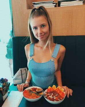 Stretching Those Straps To Breaking Point Porn Pic