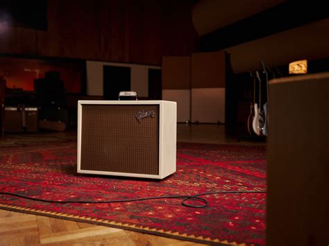 gibson launches  falcon amp  fresh homage   classic