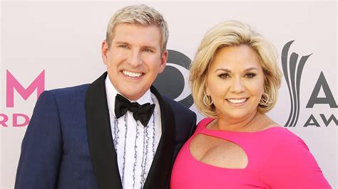 Flipboard: Todd and Julie Chrisley Turn Themselves In After Tax Evasion ...