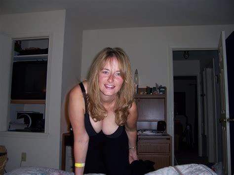 Slut Milf Lisa With Huge Tits Busty Milf Lisa Porn Pic