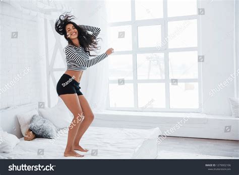 112 908 Brunette Dancing Images Stock Photos Vectors Shutterstock