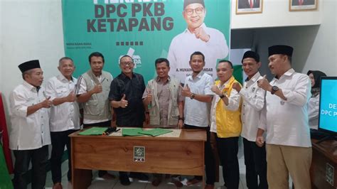 M Febriadi Kembalikan Formulir Pendaftaran Bakal Calon Bupati Ketapang