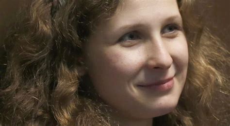 Une des pussy riot placée à lisolement