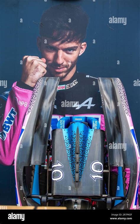 Póster del piloto del equipo BWT ALPINE F1 en pitlane durante el día 1