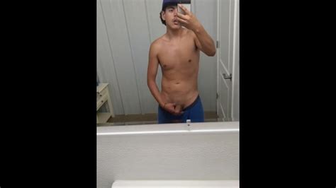 在公共场合鞭打我的鸡巴 Pornhub Gay