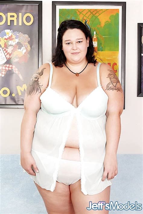 Thick And Juicy BBW Valhalla Lee Rides A Fucking Machine 16 Pics XHamster