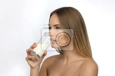 Hübsche blonde frau mit nackten schultern leinwandbilder bilder Haarschnitt Brünette lange