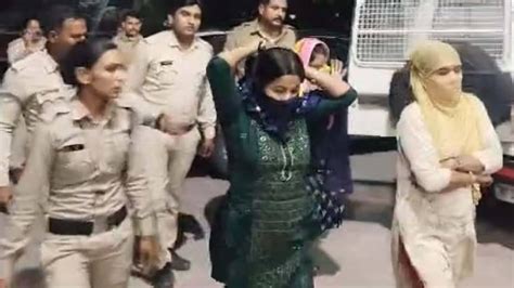 Sex Racket ढब पर चल रह थ जसमफरश क धध लडक क सथ रग हथ पकडई य लडकय